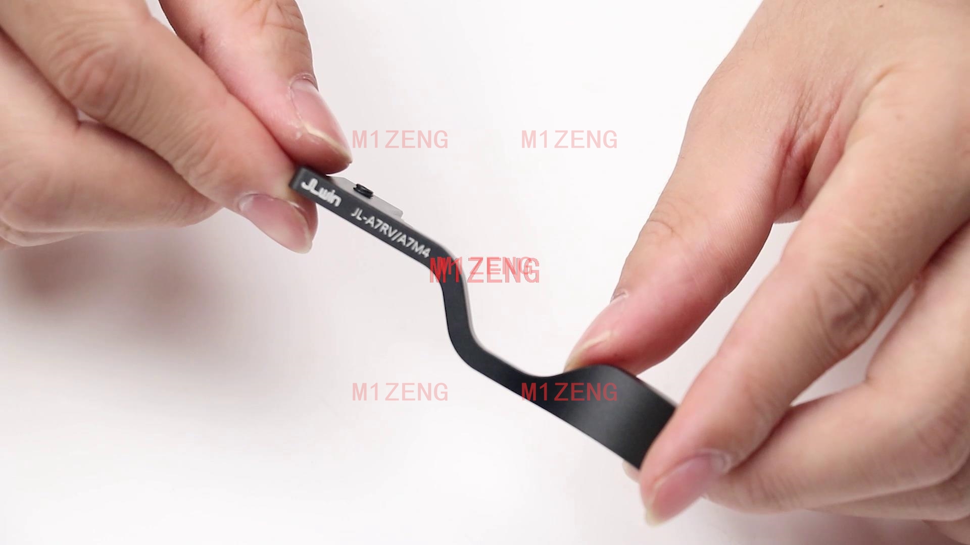 Metalowy uchwyt na palec w ksz – Hot Shoe Adapter recenzja i cena